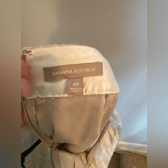 Banana Republic tan patterned cutout skirt, sz 6P - Picture 2 of 5